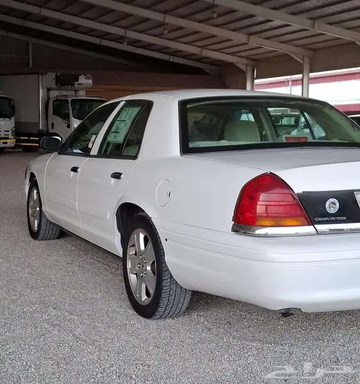 فورد كراون فكتوريا 2011 10