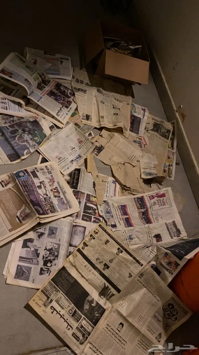 جرايد منوعه قديم واخبار وكورة وصور لعيبه قديمه بوسط الجرايد 8