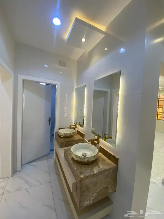 للبيع روف علوى مع ملحق خلف الالماني طريق ابها من 620 الف 3