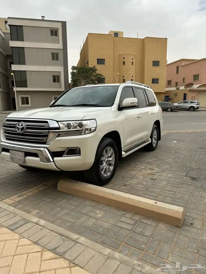 لاندكروزر GXR (6سلندر ) 19