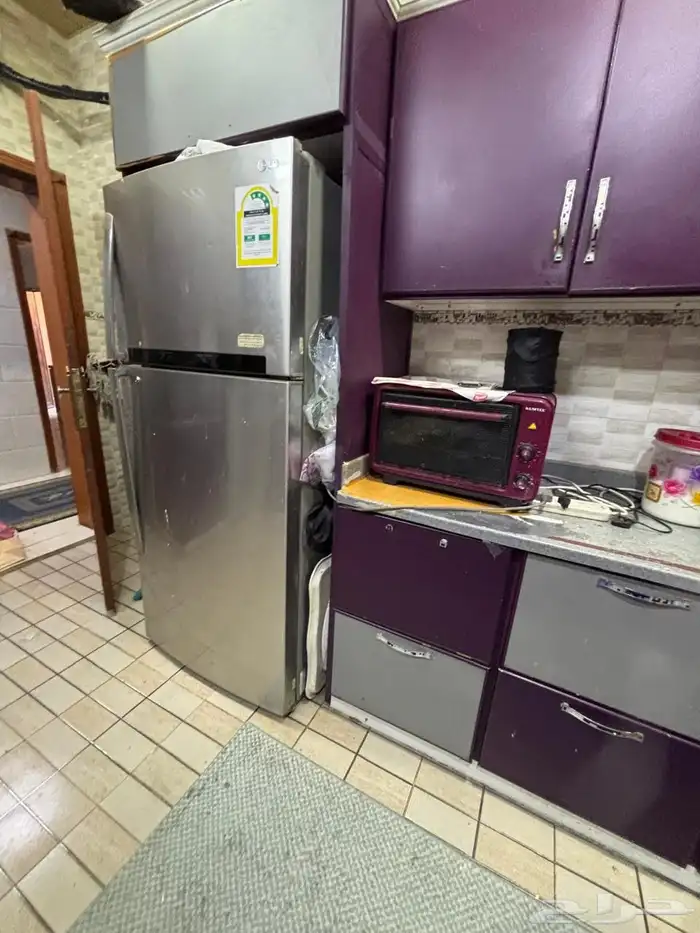 للبيع طقم مطبخ 13 متره يبي له مفصلات وكم قطعه صاج 1