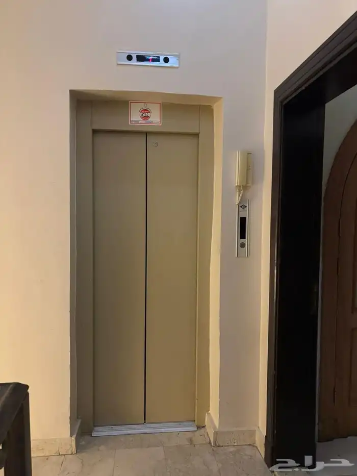 فيلا رائعة للبيع في حي النعيم 3