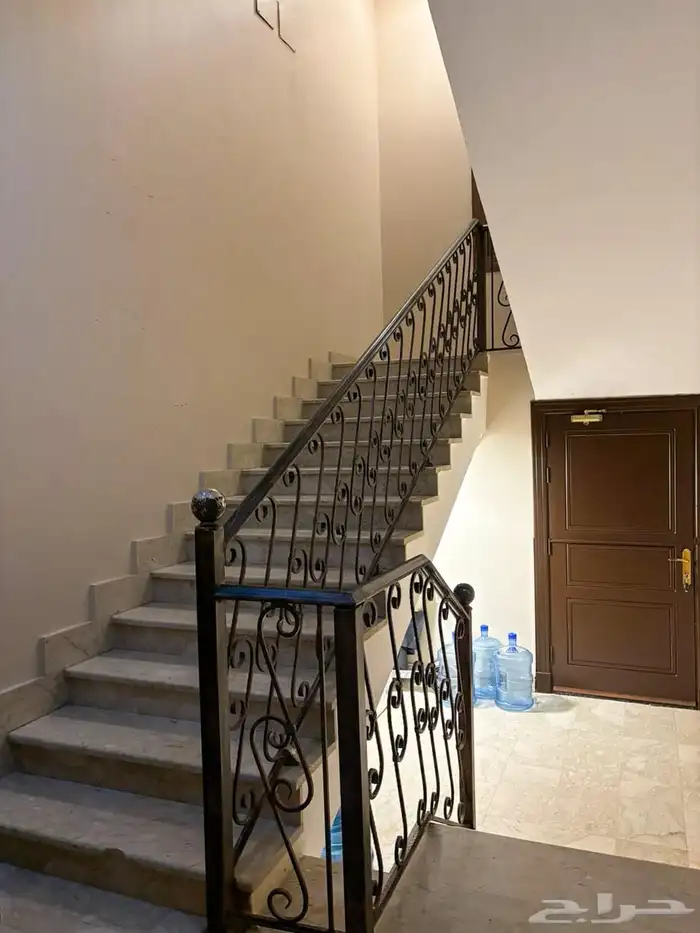 فيلا رائعة للبيع في حي النعيم 4