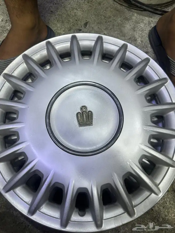 للبيع طيس كراون او كامري مقاس 15 اصلي 2