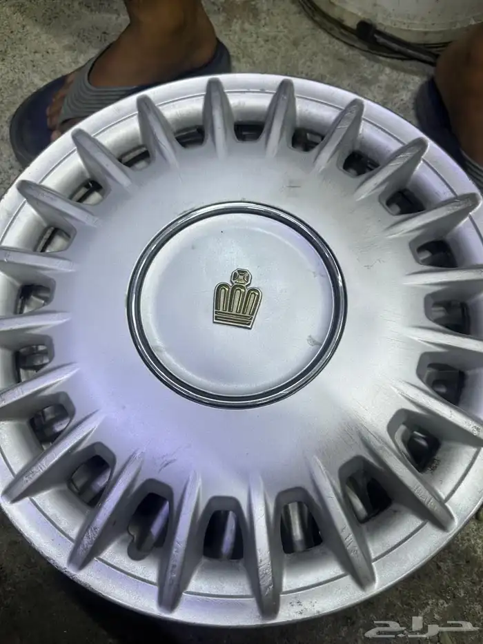 للبيع طيس كراون او كامري مقاس 15 اصلي 3