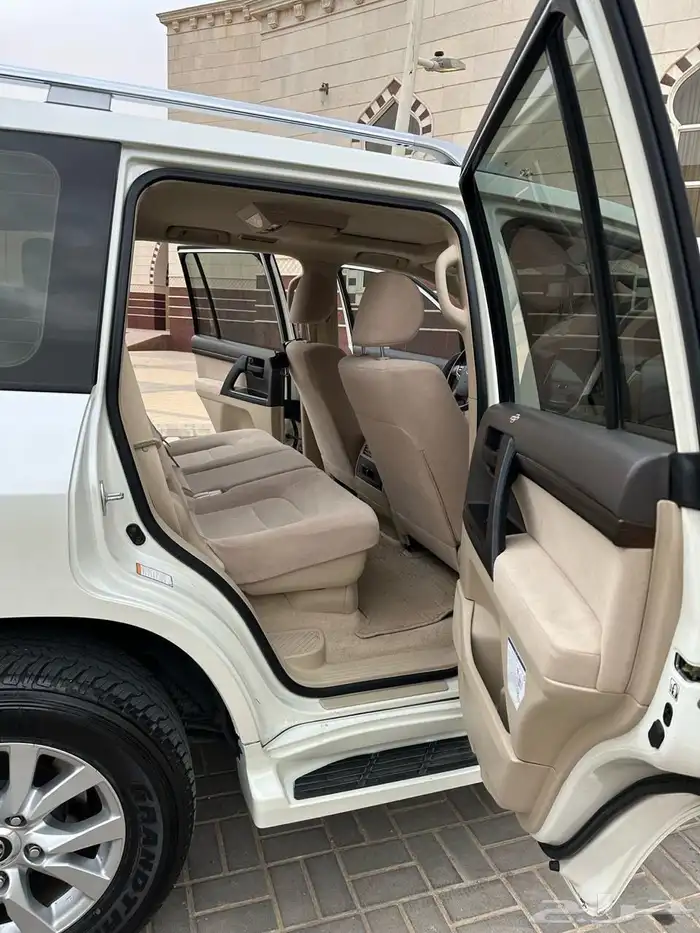 لاندكروزر GXR (6سلندر ) 8