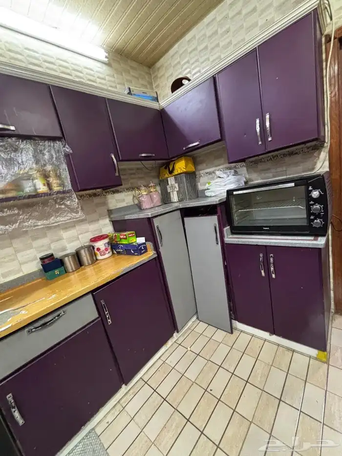 للبيع طقم مطبخ 13 متره يبي له مفصلات وكم قطعه صاج 3