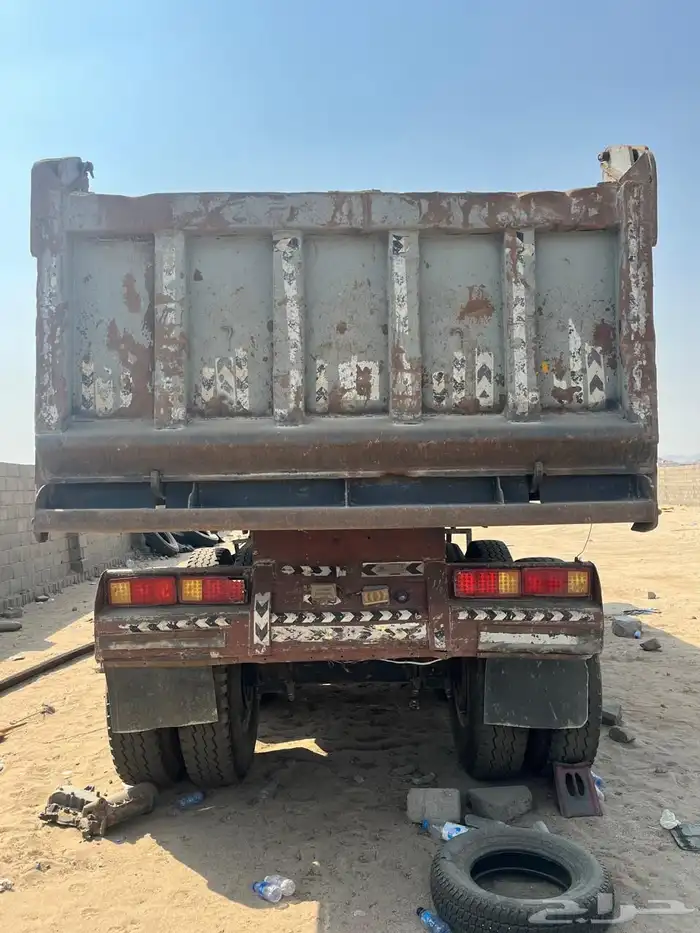 للبيع صندوق قلاب 1