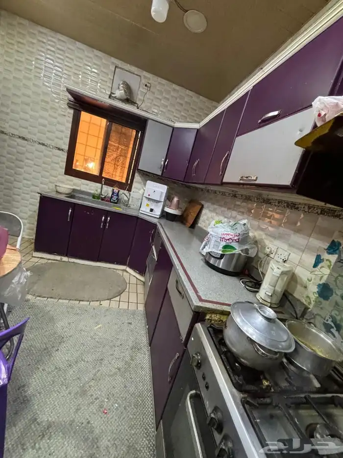 للبيع طقم مطبخ 13 متره يبي له مفصلات وكم قطعه صاج 0