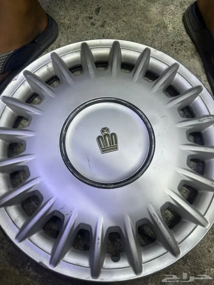 للبيع طيس كراون او كامري مقاس 15 اصلي 0