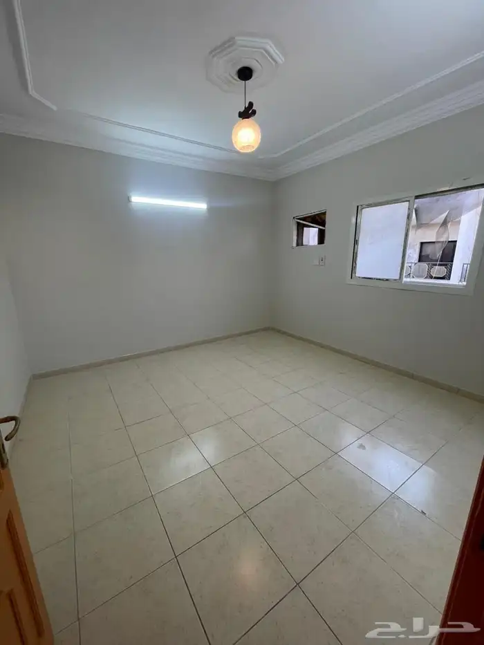 شقة 5 غرف فاخرة للإيجار-قريبة من السبعين والأربعين بحي الصفا 4