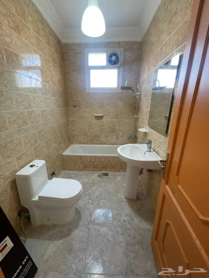 شقة 5 غرف فاخرة للإيجار-قريبة من السبعين والأربعين بحي الصفا 8