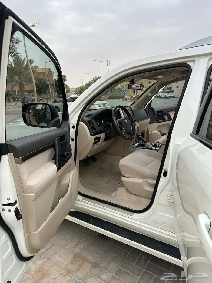 لاندكروزر GXR (6سلندر ) 12
