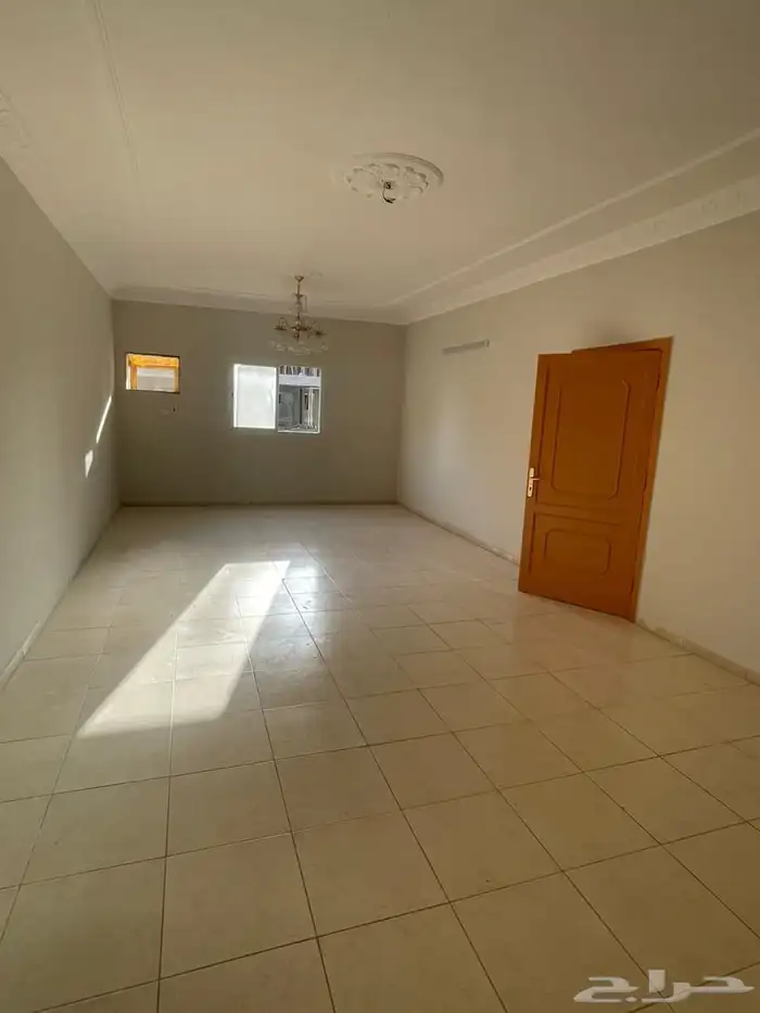 شقة 5 غرف فاخرة للإيجار-قريبة من السبعين والأربعين بحي الصفا 5