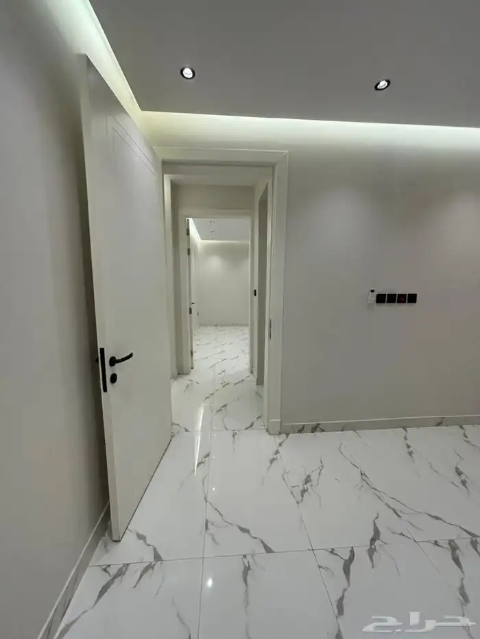 شقة 4 غرف وصالة للايجار في مخطط ثروة 6