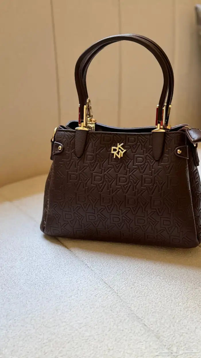 متجر لبيع الشنط الماركه النسائيه بأسعار جدا مناسبه 6