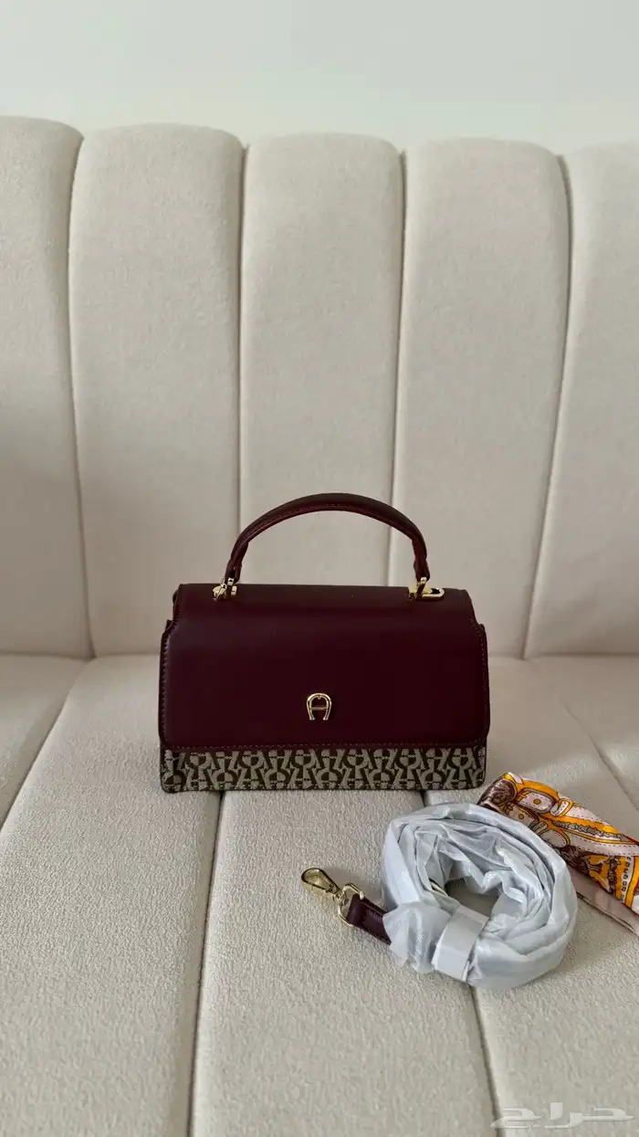 متجر لبيع الشنط الماركه النسائيه بأسعار جدا مناسبه 8