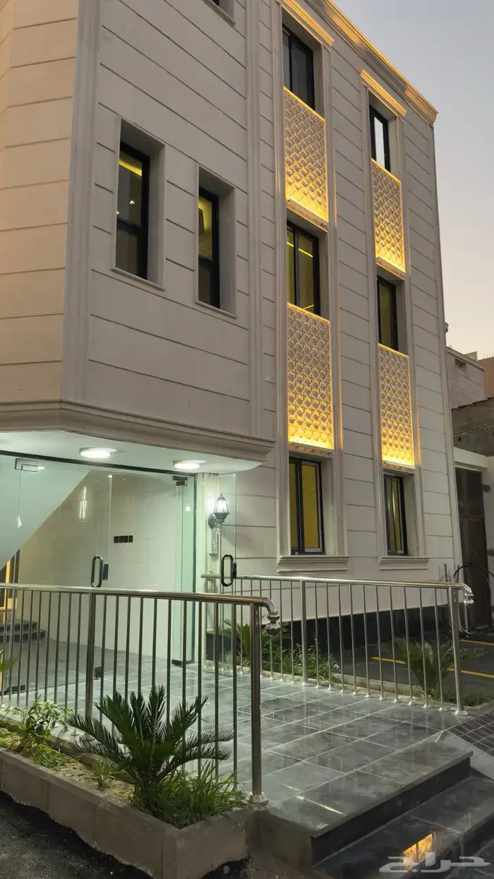 شقق وملحق 7 غرف للبيع الحلقه الشرقية 0