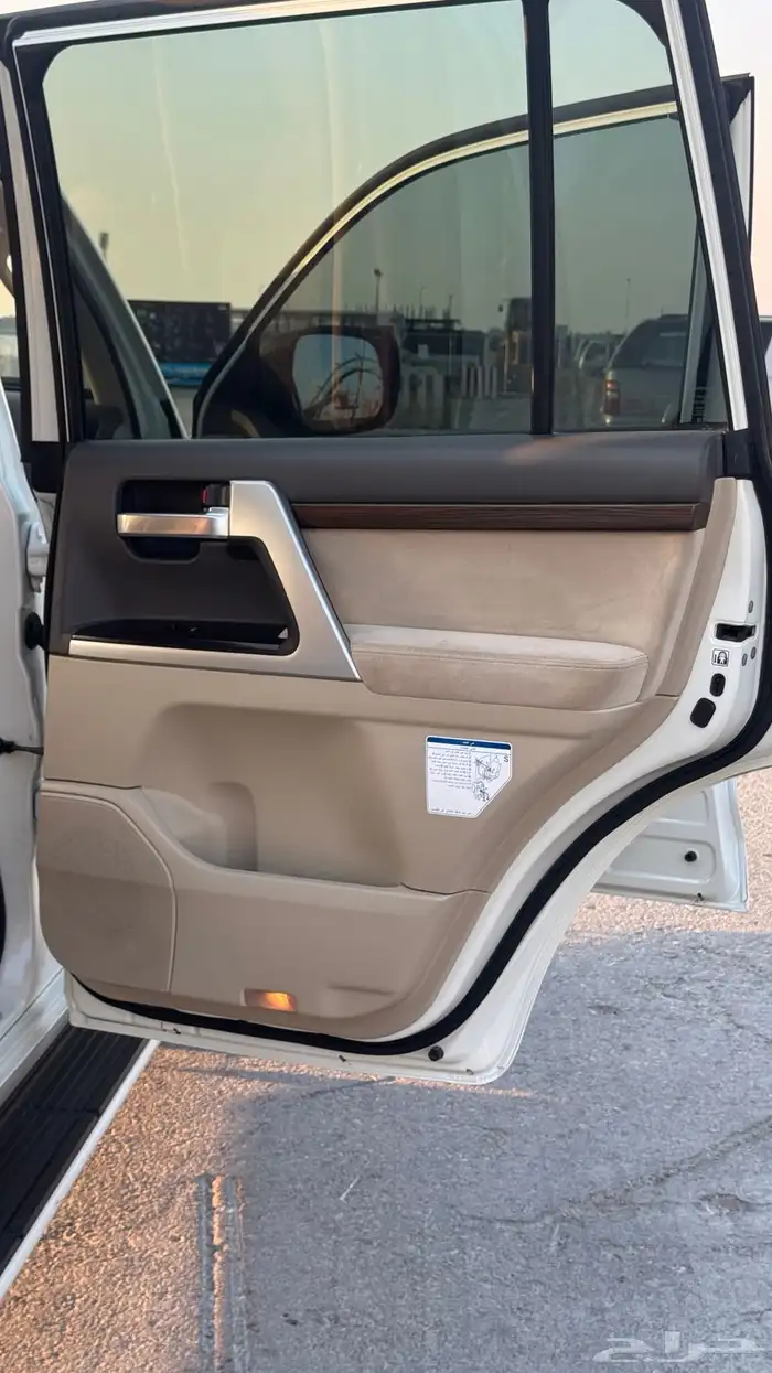 لاندكروزر VX.R 2021 بريمي 23