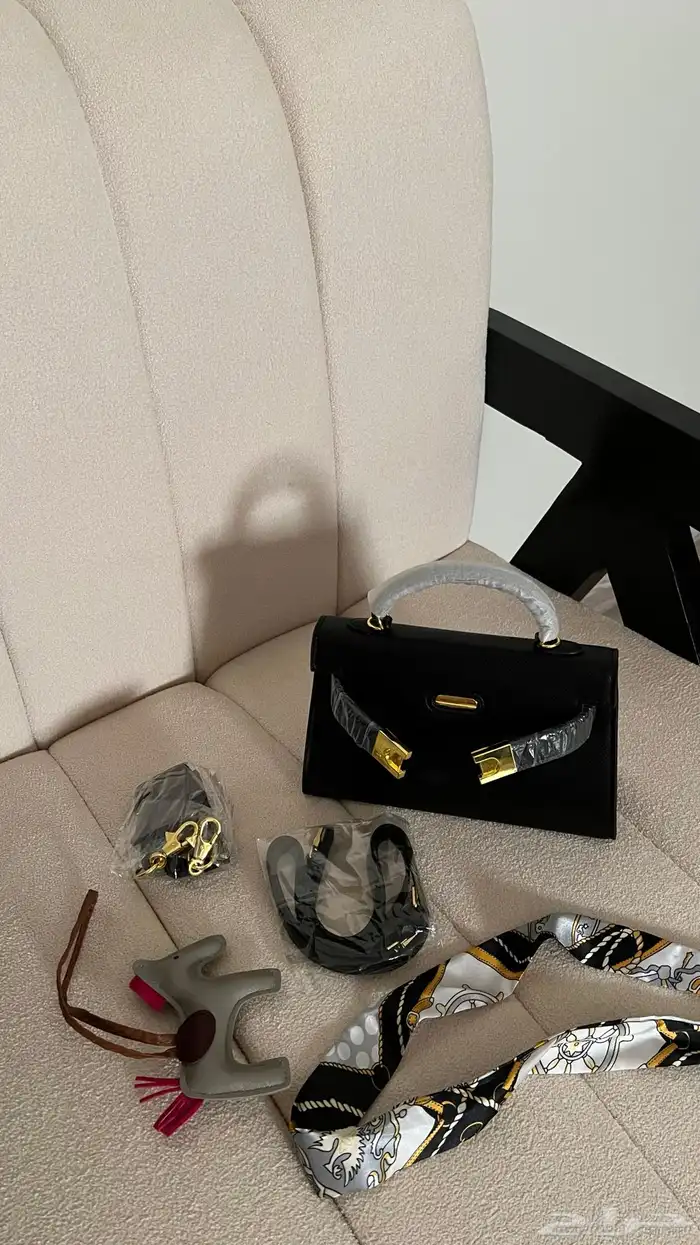 متجر لبيع الشنط الماركه النسائيه بأسعار جدا مناسبه 3