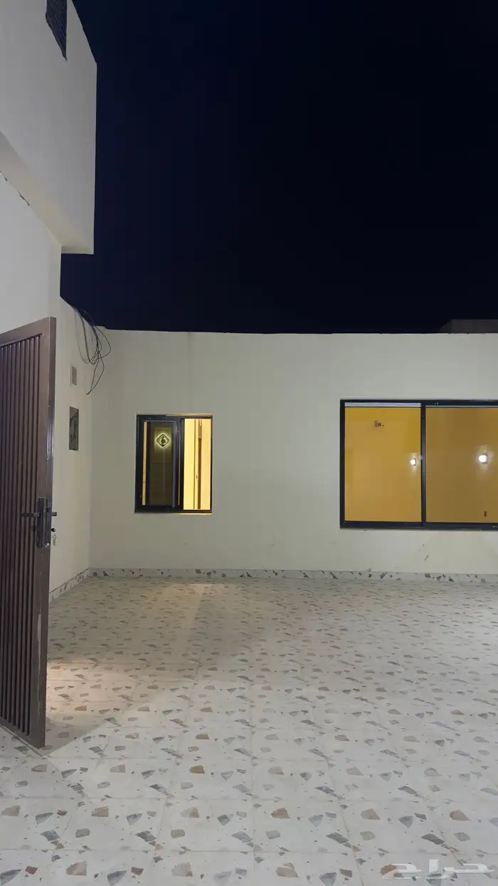 شقق وملحق 7 غرف للبيع الحلقه الشرقية 13