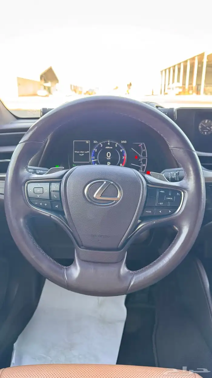 للبيع لكزس 2020 ES250 AA نظيفه جدا 10