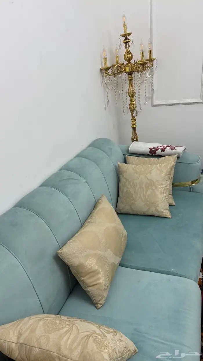 كنب للبيع شبه جديد معا طاوله وابجوره وزوليه 2