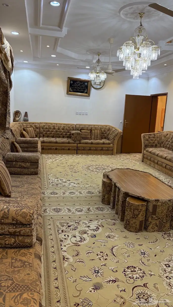 كنب مجلس كبير 9 في 4.70 مع فرشات مع ستاير 2