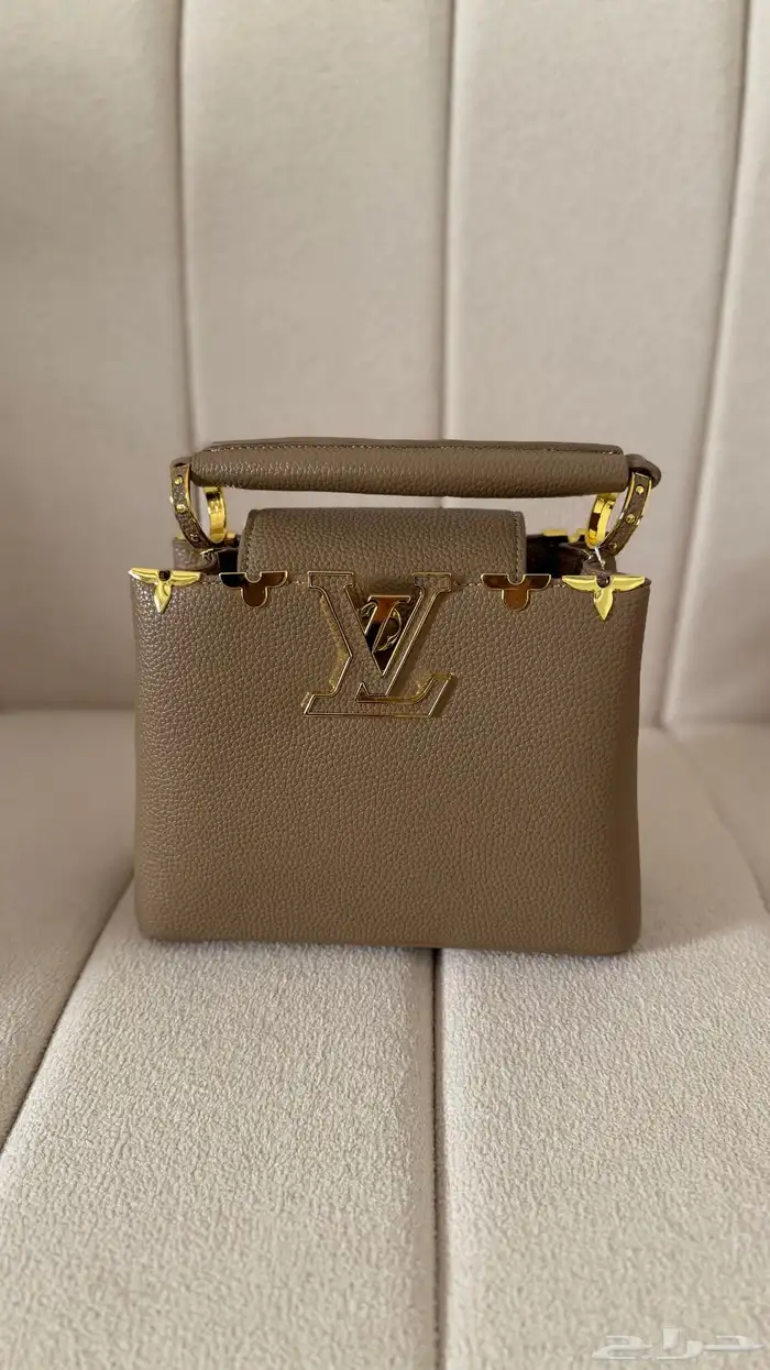 متجر لبيع الشنط الماركه النسائيه بأسعار جدا مناسبه 17