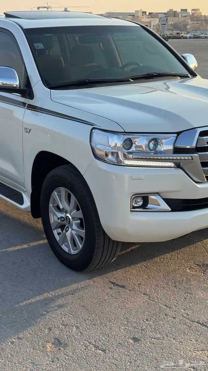 لاندكروزر VX.R 2021 بريمي 6