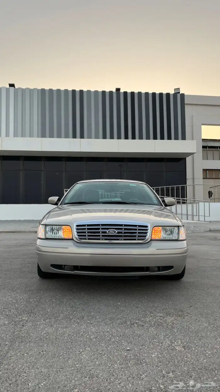 فورد كراون فكتوريا 2011 0