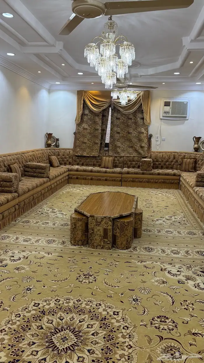 كنب مجلس كبير 9 في 4.70 مع فرشات مع ستاير 1