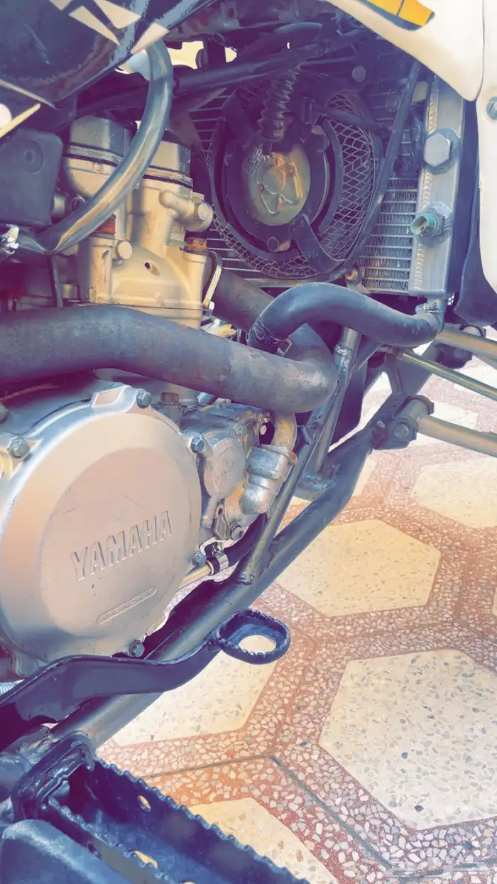 للبيع دباب زد 400 عليه مكينه 450 8