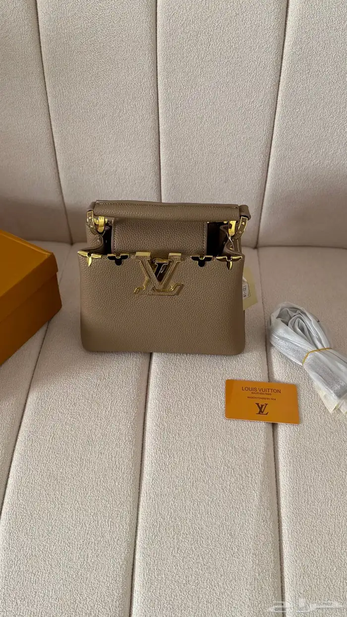 متجر لبيع الشنط الماركه النسائيه بأسعار جدا مناسبه 18