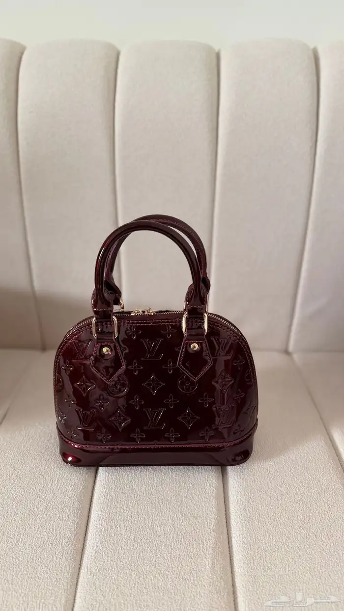 متجر لبيع الشنط الماركه النسائيه بأسعار جدا مناسبه 15