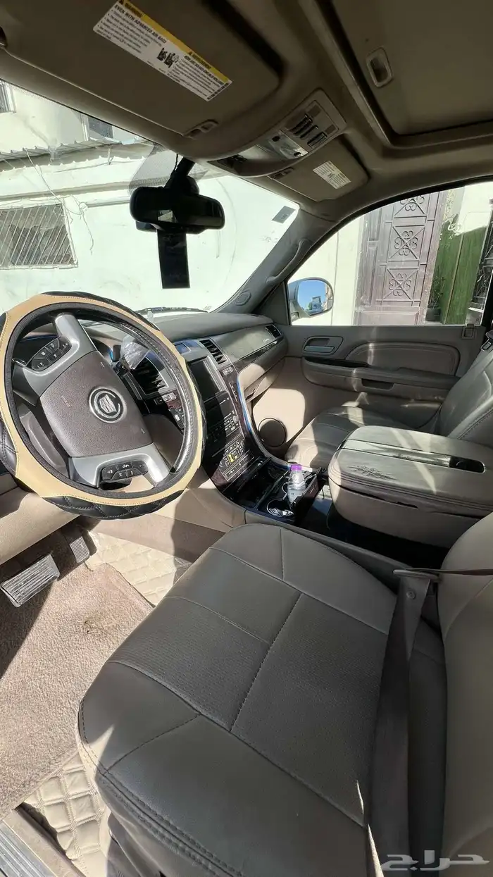 كاديلاك اسكلد 8