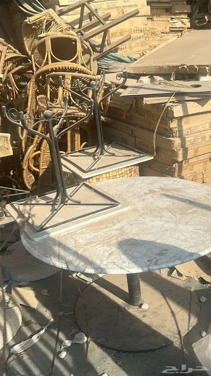 طاولة مطاعم وكراسي 1
