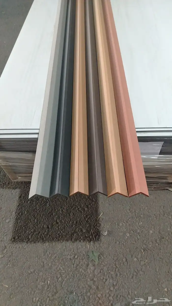 عشب صناعي جداري وأرضي. توريد وتركيب وخامات عاليه الجوده 24