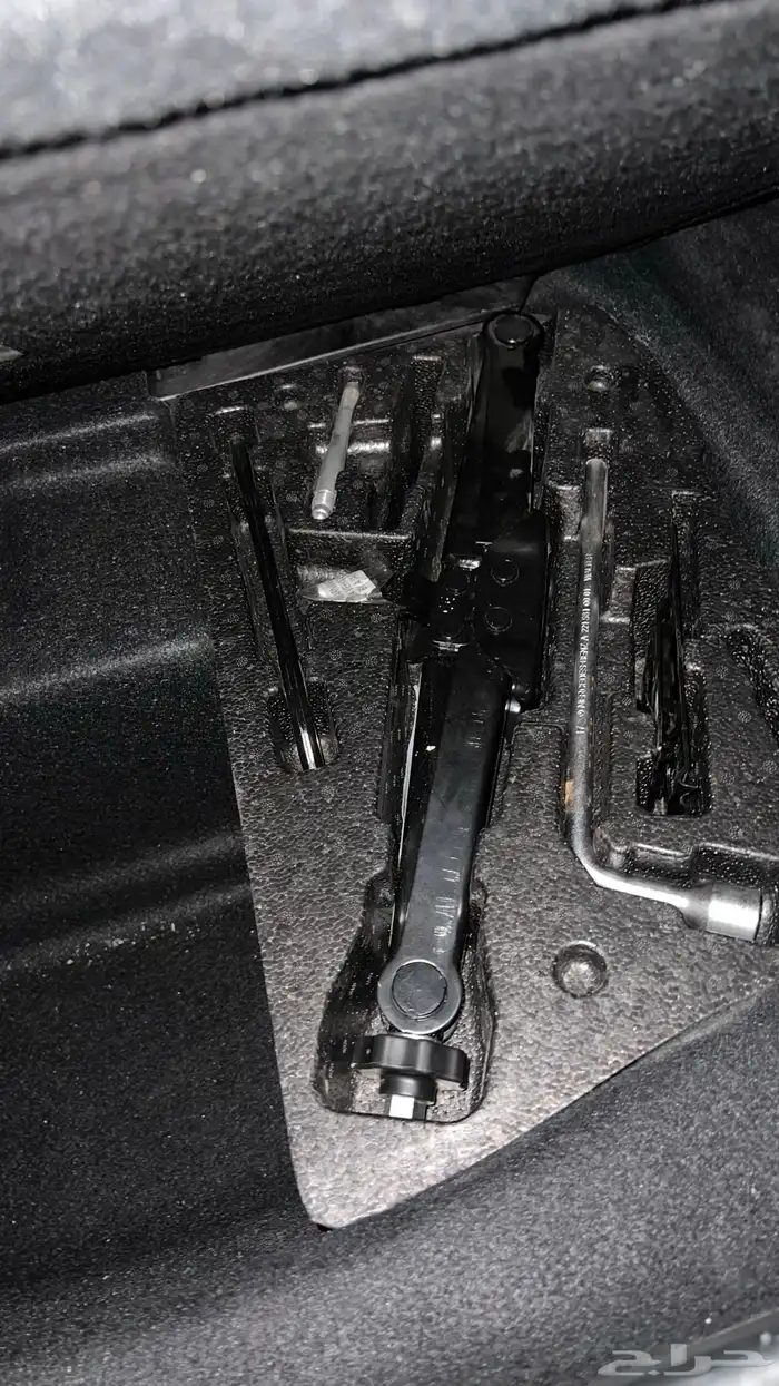 مرسيدس 2018 اسود نظيفه 28