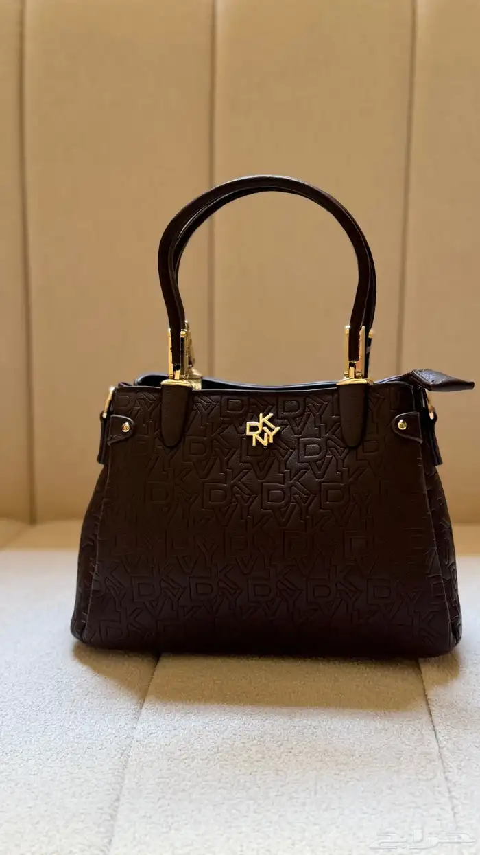 متجر لبيع الشنط الماركه النسائيه بأسعار جدا مناسبه 5