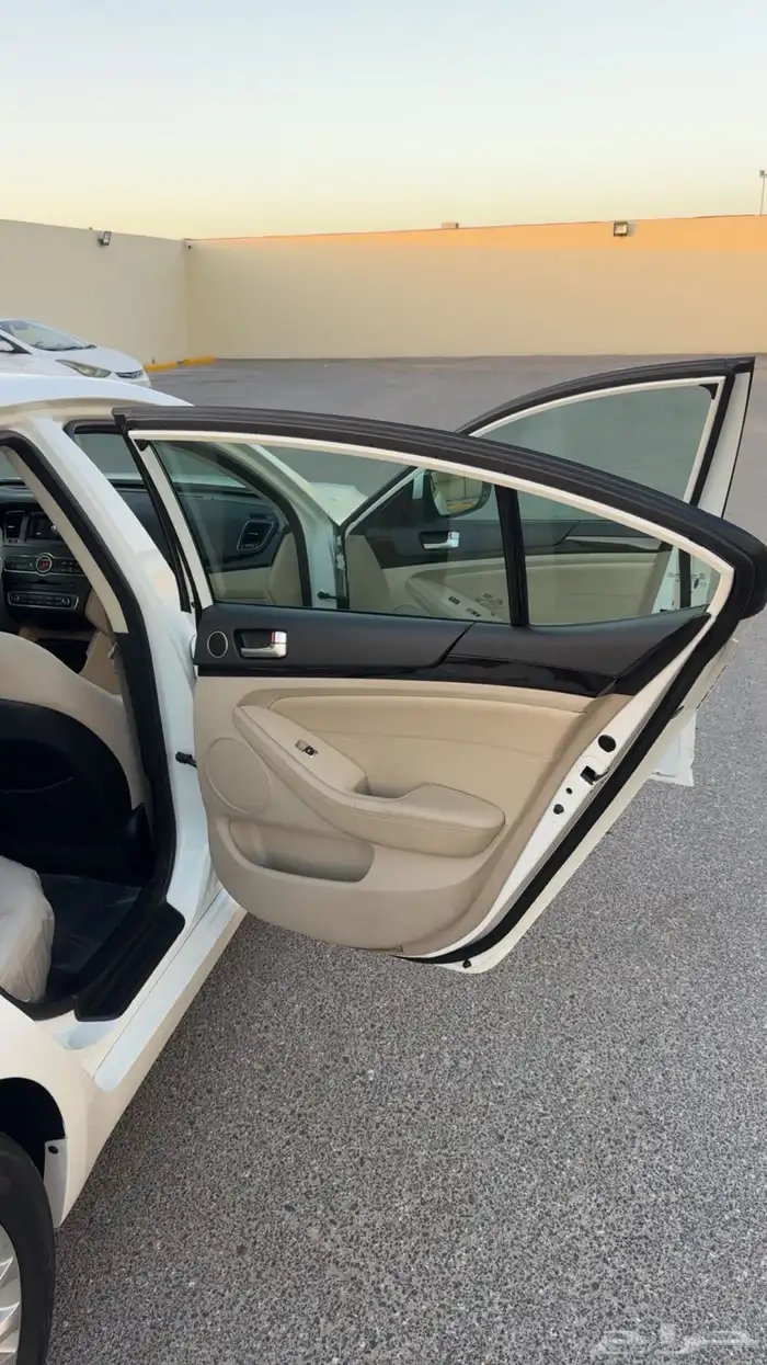 للبيع كيا كدنزا 2015 15