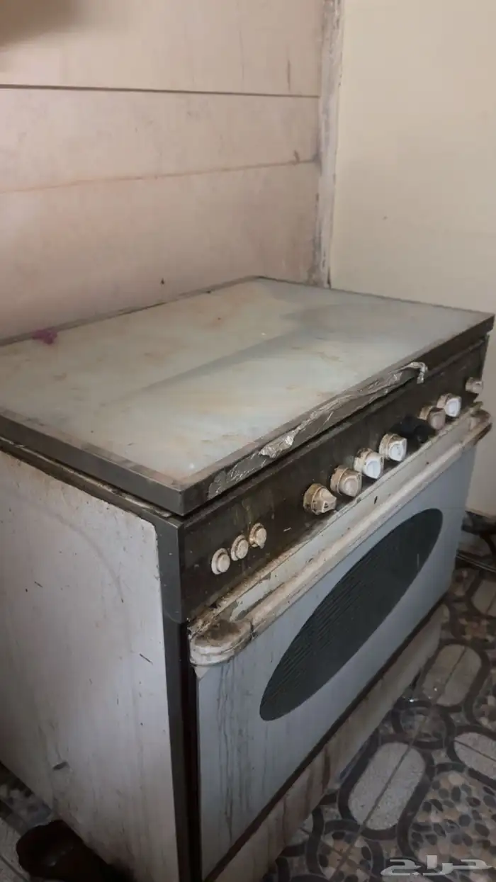 فرن اصلي مستخدم 5شهور فقط نظيف كل شي شغال فيه 0