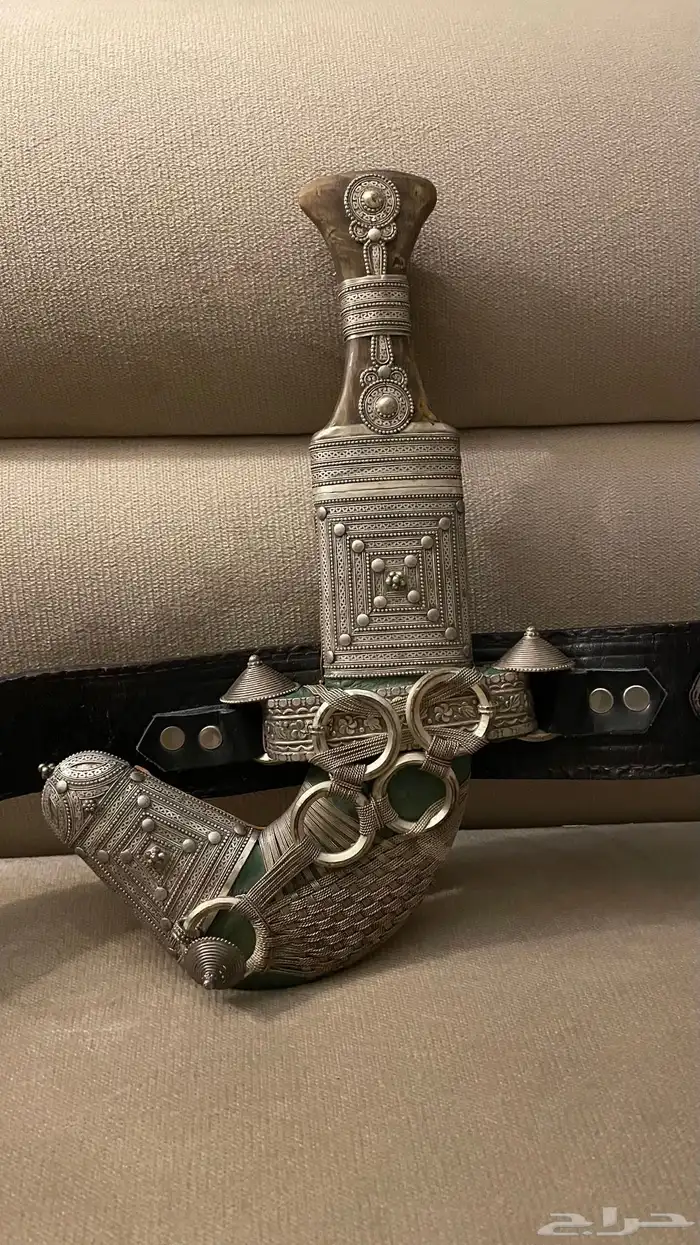 جوفية قرن ومتلبسة فضة عند بن شويل الله يرحمه في خميس مشيط 0