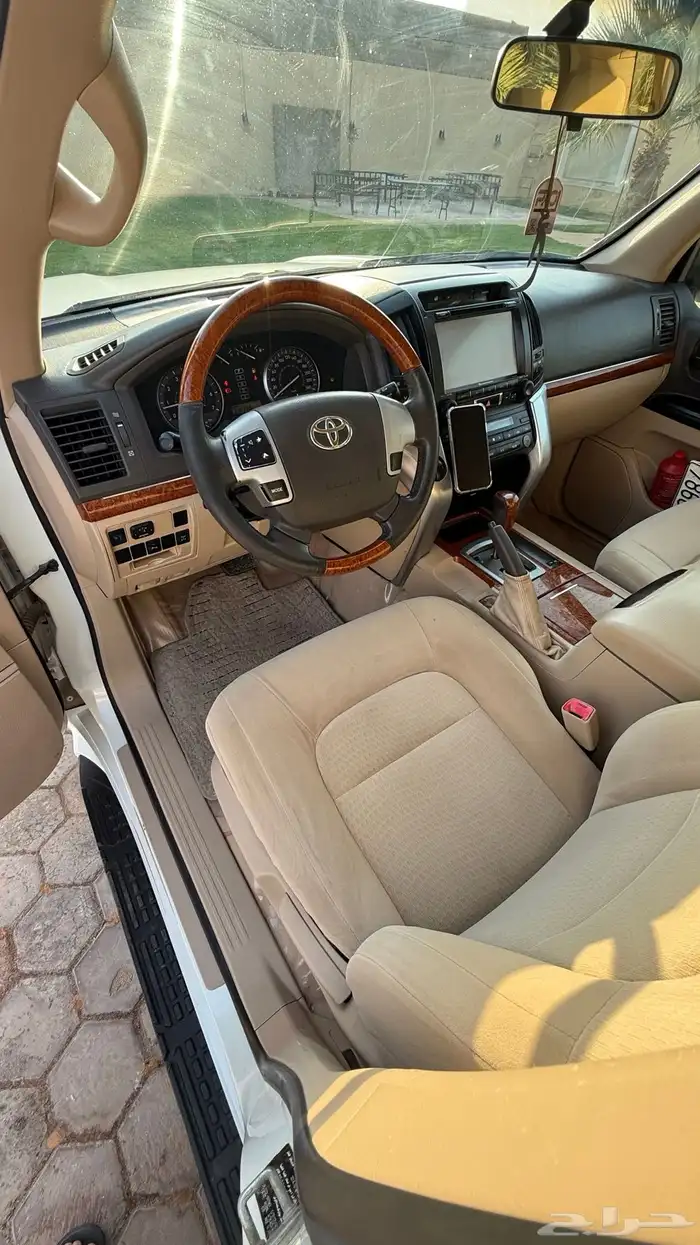 لاندكروزر 2015 سعودي عبداللطيف جميل 8 سلندر ستين عام 24