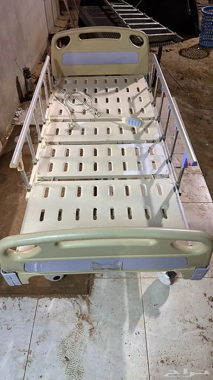 سرير طبي كهربائي مع المرتبة 0