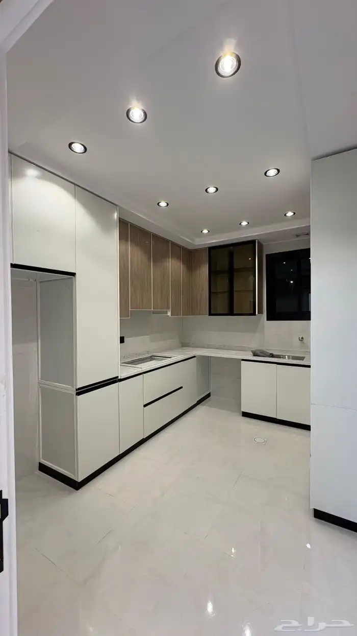 شقه ملحق للبيع مع مصعد راكب ومطبخ راكب حي الصفا 22