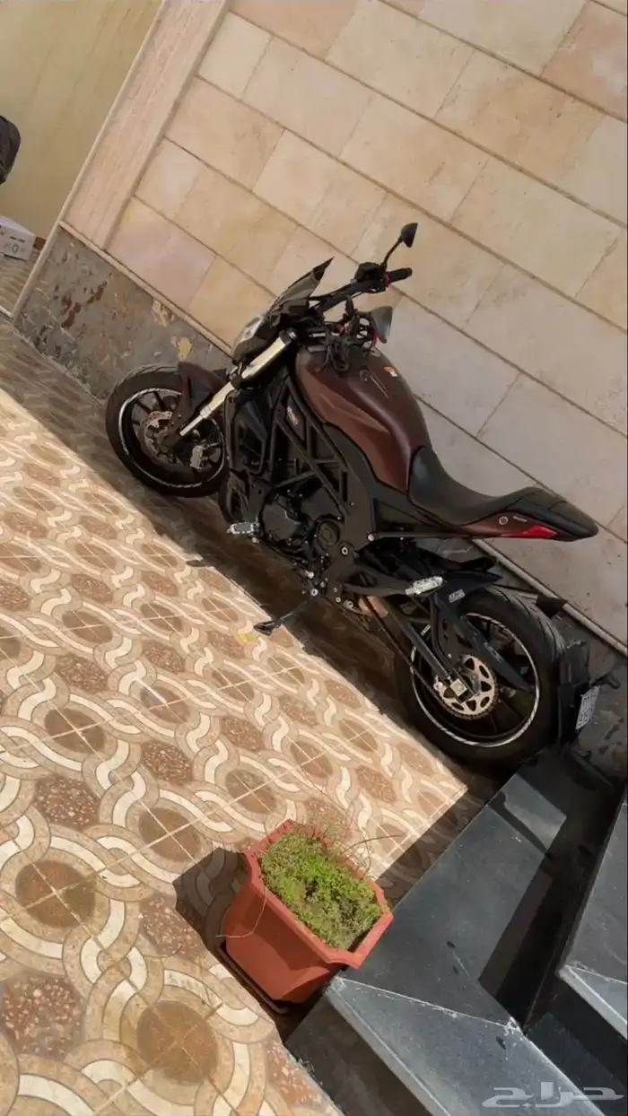 دباب بينلي 8