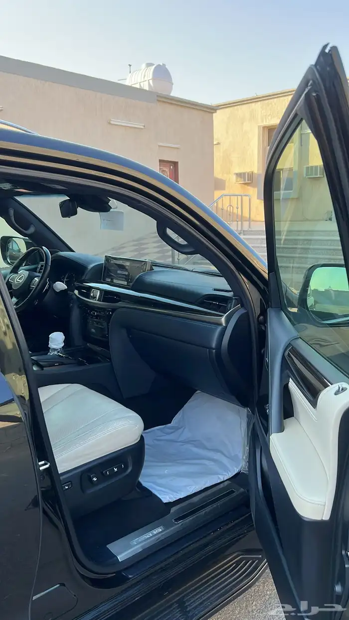 جيب لكزس للبيع 17