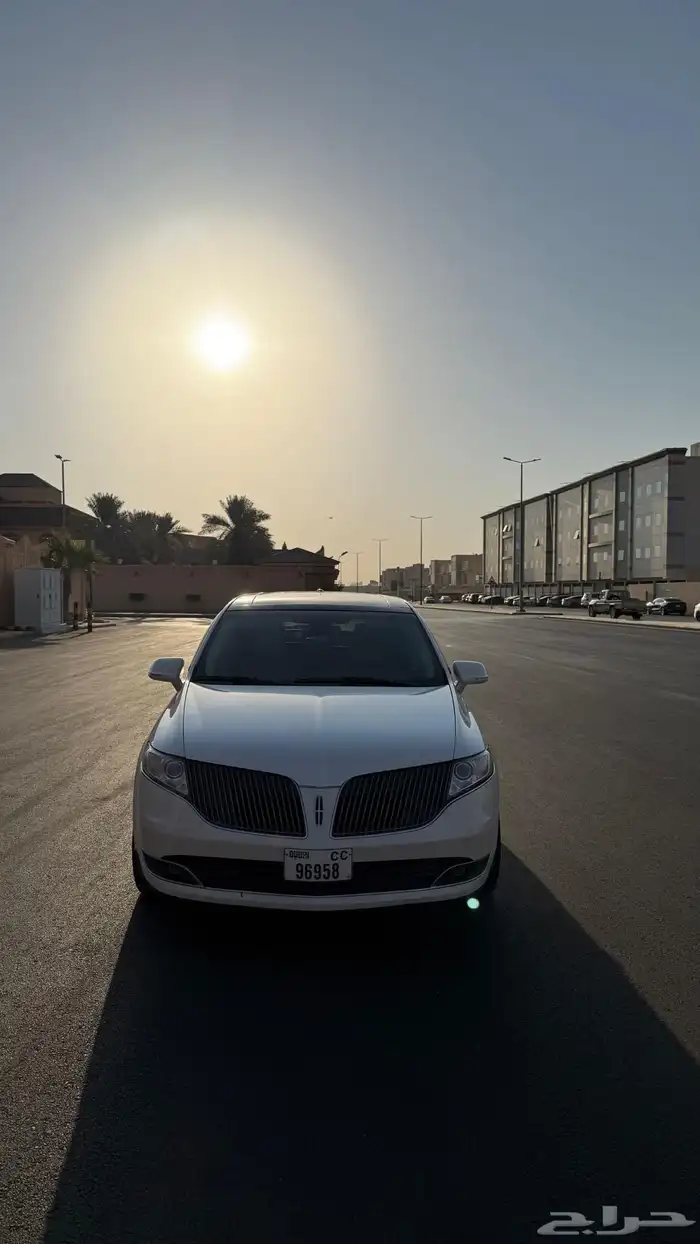 لنكون MKT 2015 للبيع بحالة ممتازة لوحة دبي 6