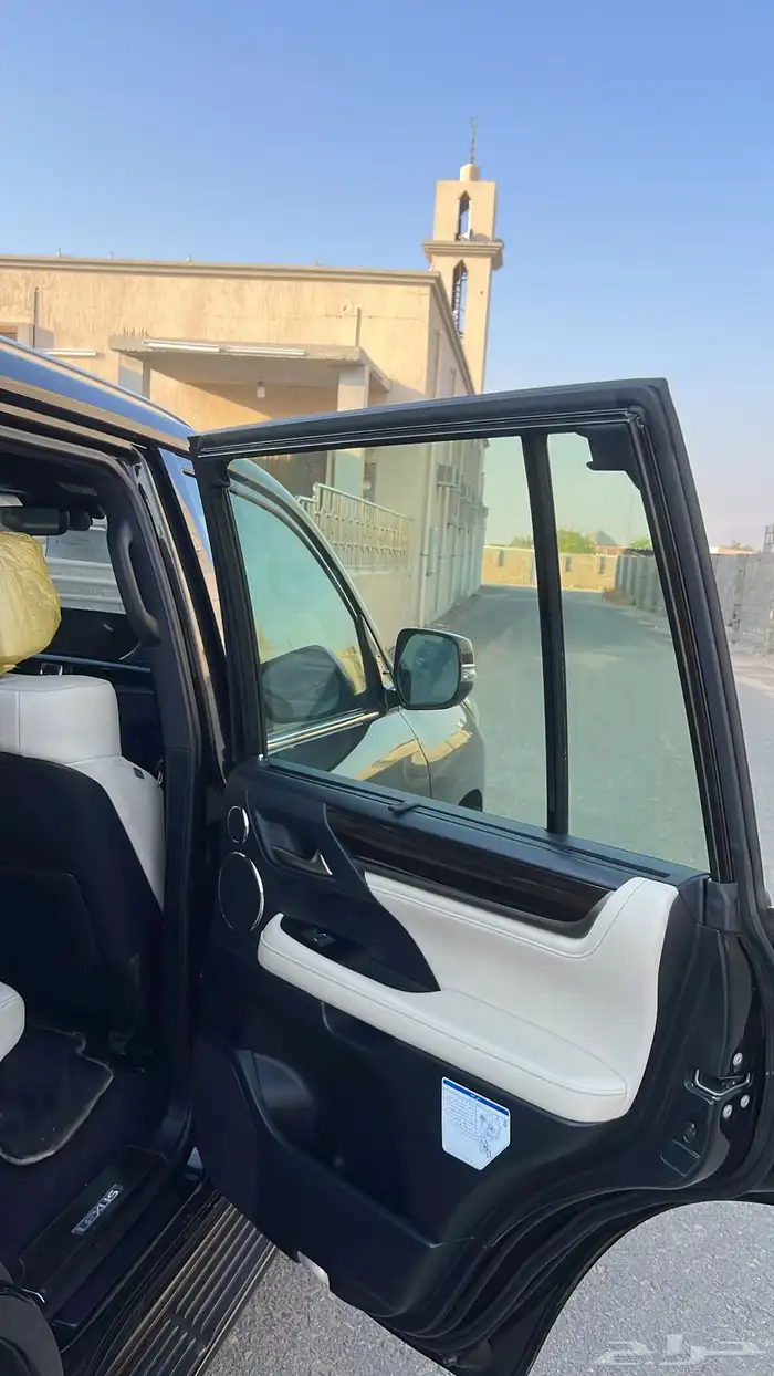 جيب لكزس للبيع 18